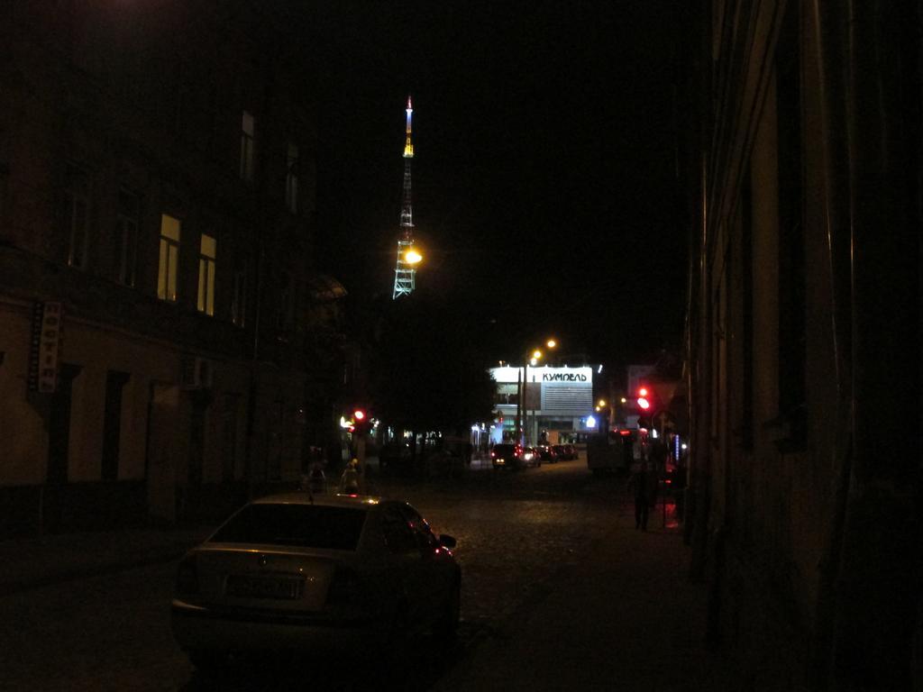 Near Opera Apartment Lviv Ngoại thất bức ảnh