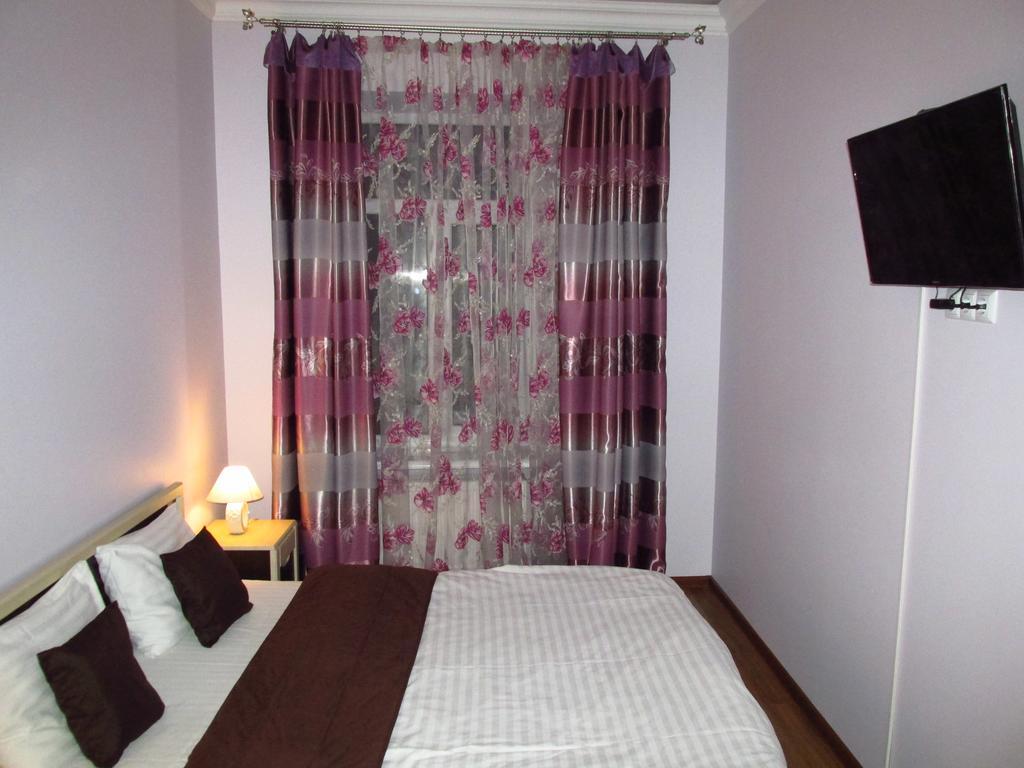Near Opera Apartment Lviv Ngoại thất bức ảnh