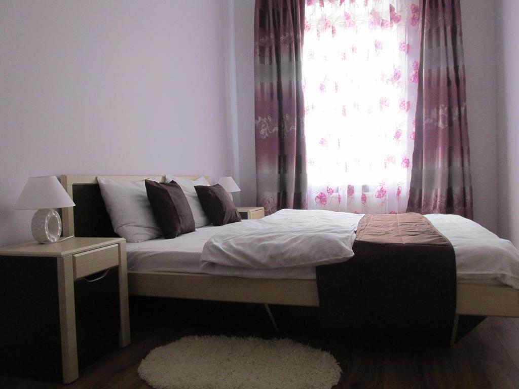 Near Opera Apartment Lviv Ngoại thất bức ảnh