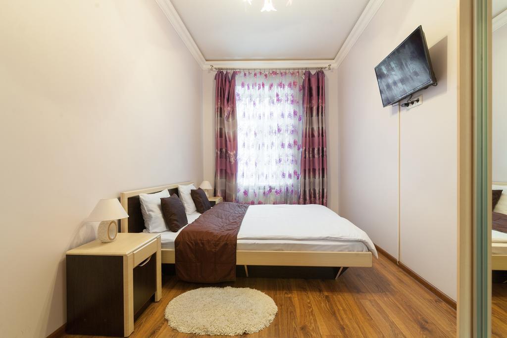 Near Opera Apartment Lviv Ngoại thất bức ảnh