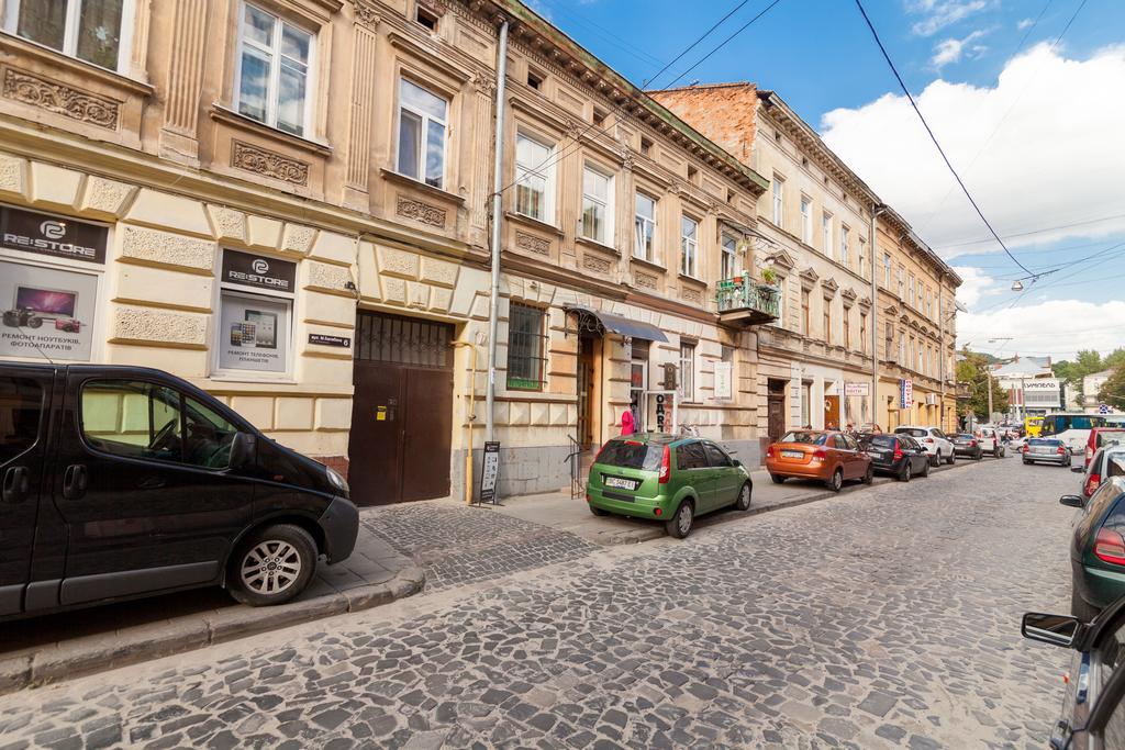 Near Opera Apartment Lviv Ngoại thất bức ảnh