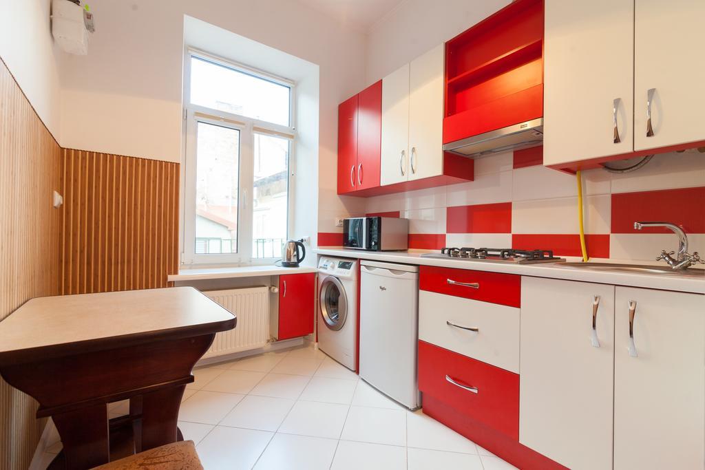Near Opera Apartment Lviv Ngoại thất bức ảnh