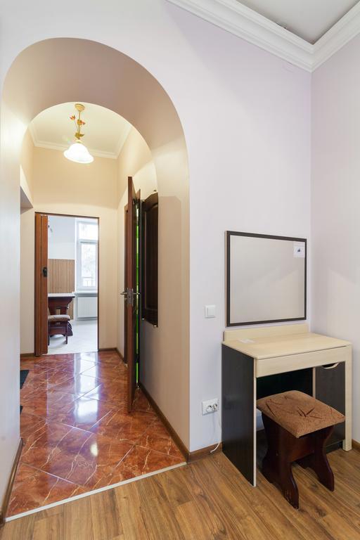 Near Opera Apartment Lviv Ngoại thất bức ảnh